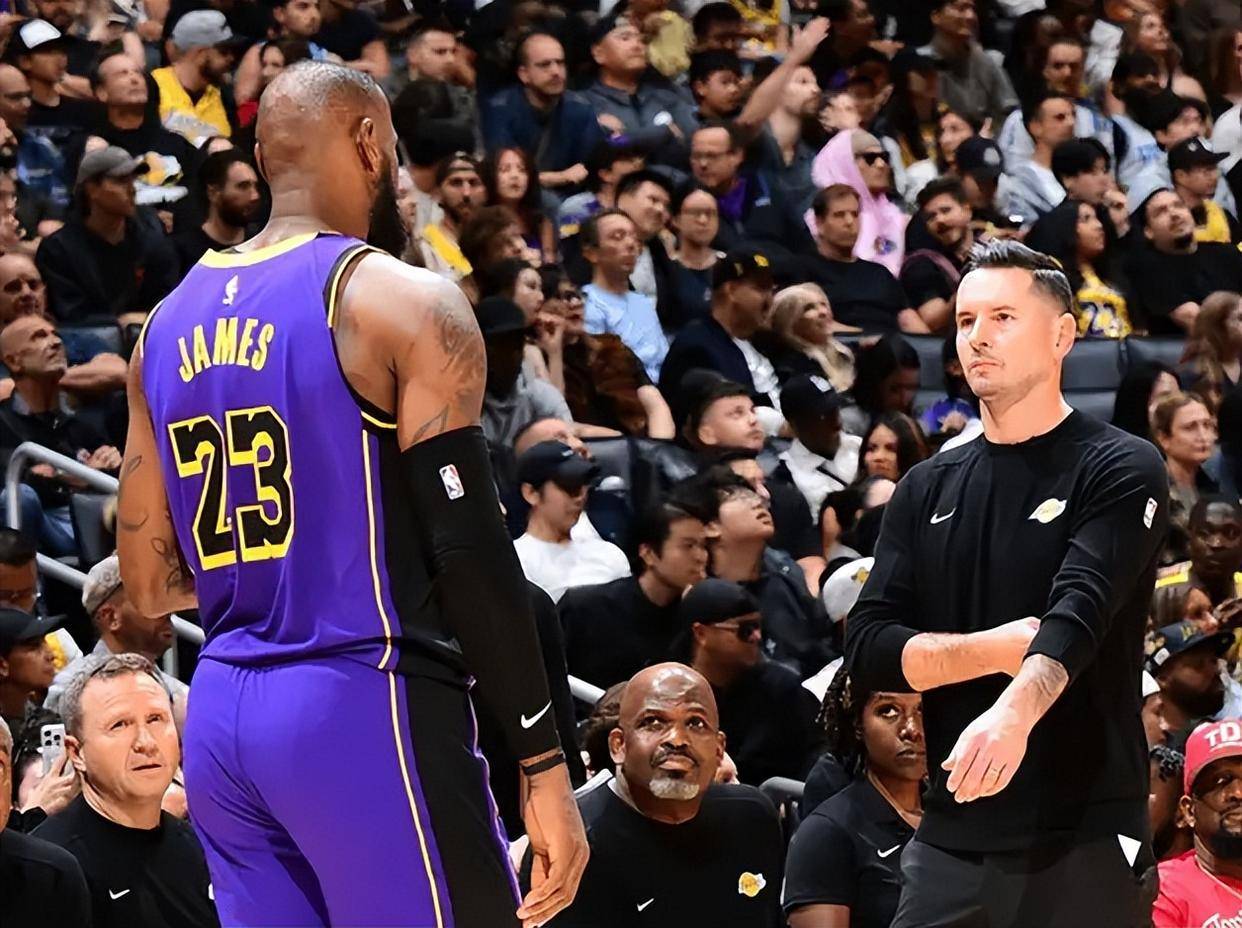 爱游戏官方中心湖人队惨败后更衣室爆发冲突，主帅回应，要求自己.的简单介绍